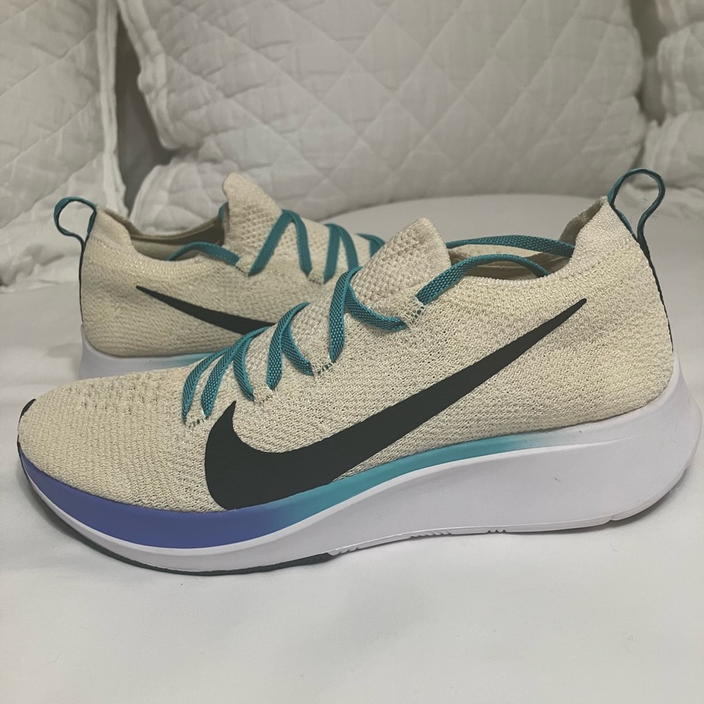 Nike Womens zoom fly knit sneakers